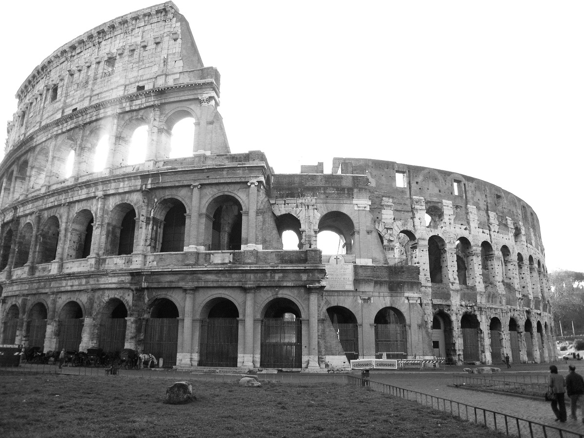 Колизей Италия черно белое